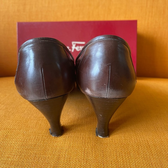 VINTAGE FERRAGAMO BROWN LOGO PUMPS - Picture 10 of 12